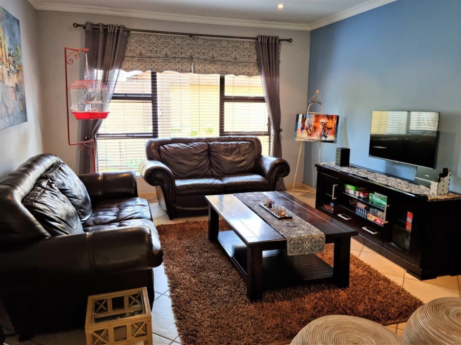 5 Bedroom Property for Sale in Melodie North West